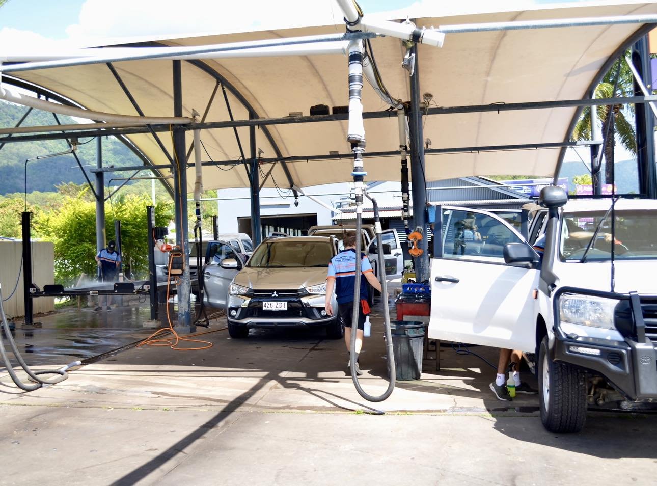 Northern Detailers at Reservoir Road, Manoora